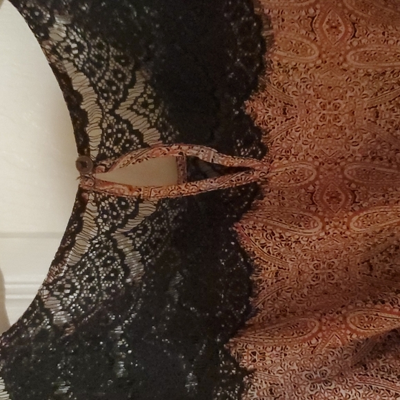 Chic Lace Detail Paisley Maternity Top - Picture 6 of 7